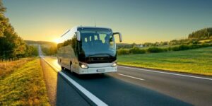 Passagem gratuita para idosos - Veja como funciona!